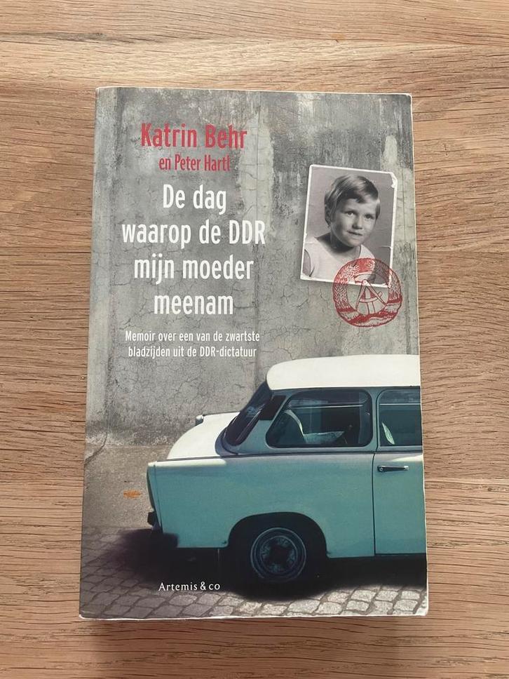 Katrin Behr - De dag waarop de DDR mijn moeder meenam, Boeken, Literatuur, Zo goed als nieuw, Ophalen of Verzenden