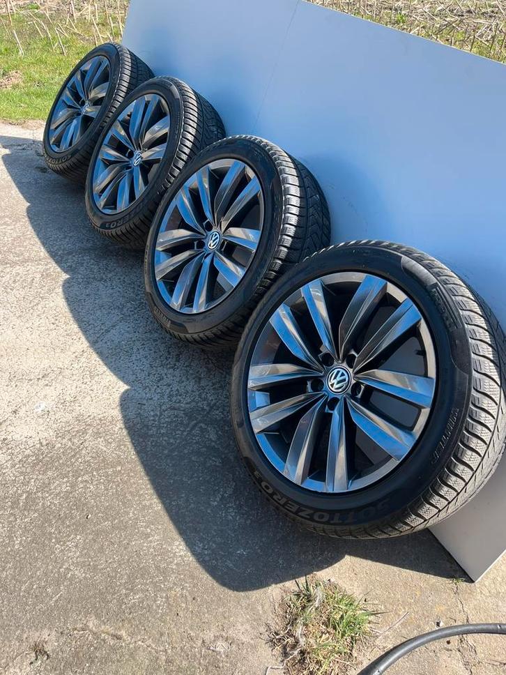 Originele Volkswagen tiguan velgen 18 inch met winterbanden, Auto-onderdelen, Banden en Velgen, Banden en Velgen, Winterbanden