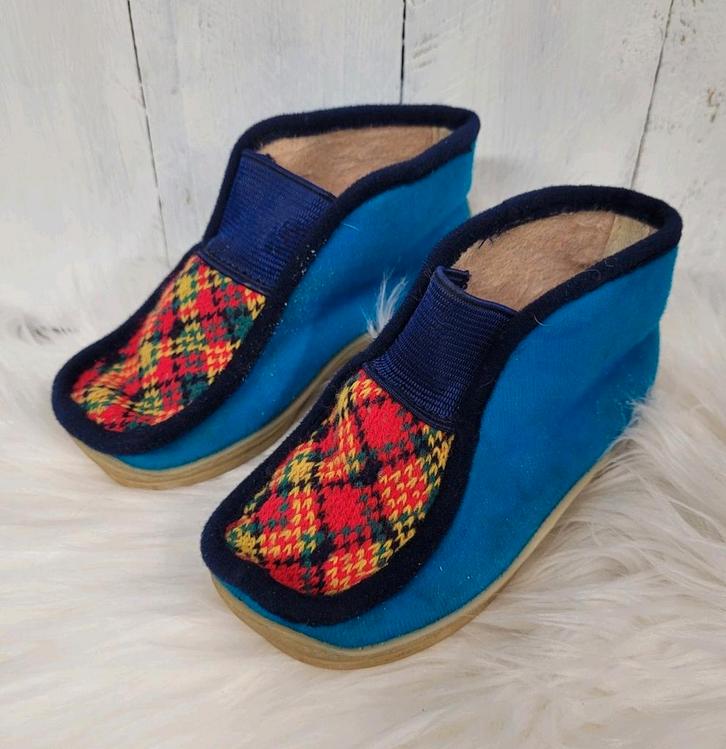 Vintage folklore slofjes met antislip zool. Maat 22, Kinderen en Baby's, Kinderkleding | Schoenen en Sokken, Zo goed als nieuw