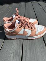 Nike Dunk Low 40,5 white rose whisper, Ophalen of Verzenden, Zo goed als nieuw, Roze, Sneakers of Gympen