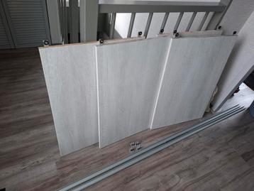 Rails systeem met deurtjes beschikbaar voor biedingen