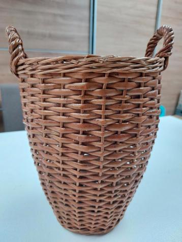 Rieten Mand met Handvatten beschikbaar voor biedingen