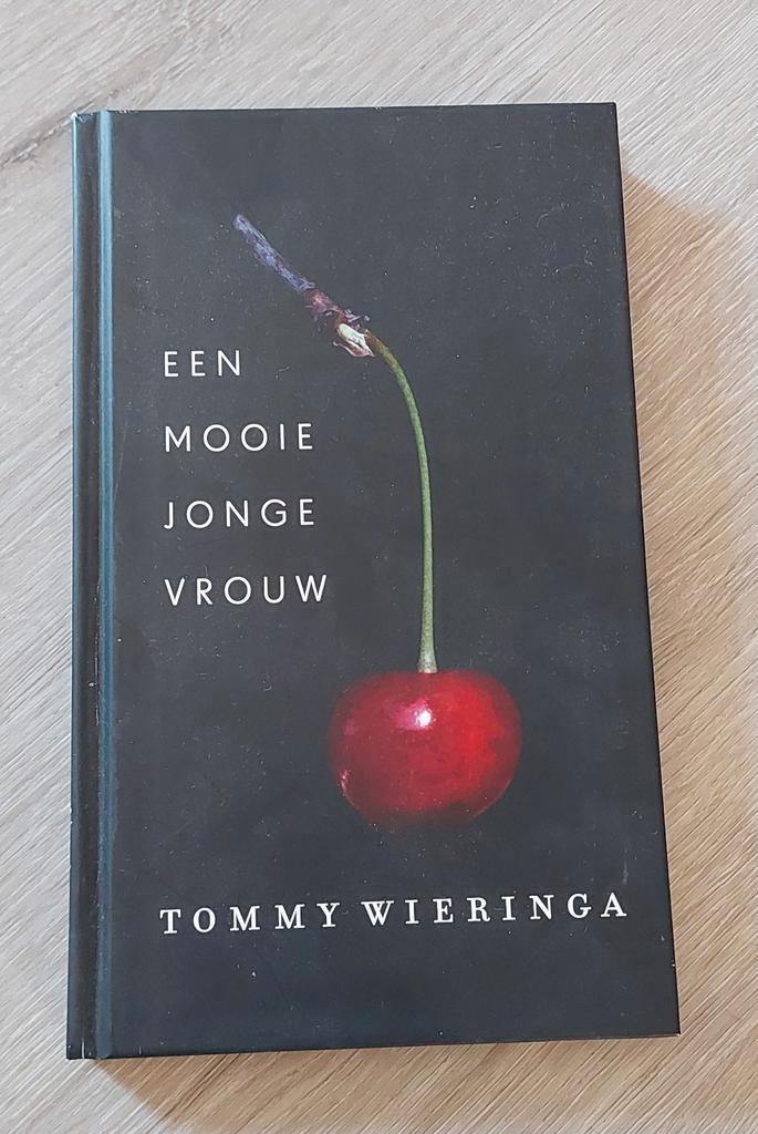 Een Mooie Jonge Vrouw - Tommy Wieringa, Boeken, Literatuur, Gelezen, Nederland, Ophalen of Verzenden