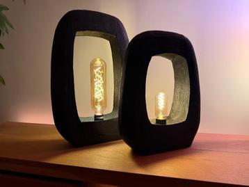 Unieke tafel/staande lampen (2stuks) beschikbaar voor biedingen