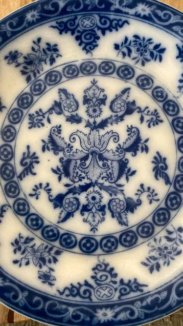 Mooie schaal 39 cm P Regout&C Maastricht beschikbaar voor biedingen