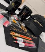 Queen elizabeth II 2 - Pakket, tas pet mok bidon pins boek, Verzamelen, Nieuw, Ophalen of Verzenden, A, Buitenland