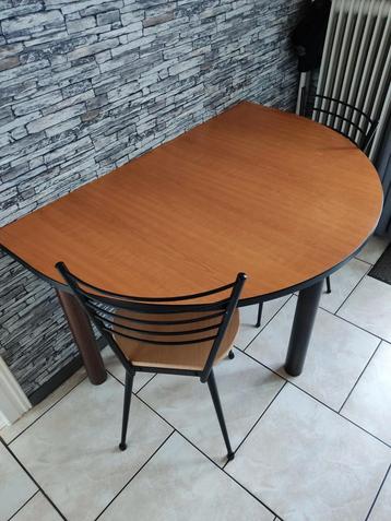 Eettafel met 2 stoelen - Halve maan vorm beschikbaar voor biedingen