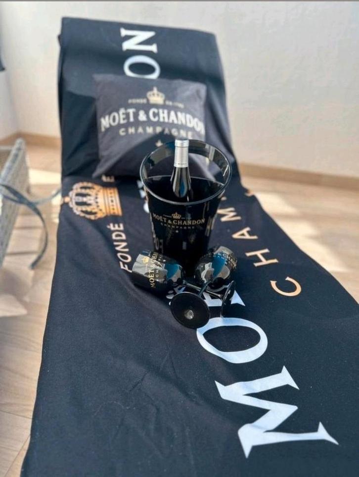 XXL MOËT & CHANDON Badlaken,handdoek ACTIE 2 VOOR 79,95 ‼️, Huis en Inrichting, Badkamer | Badtextiel en Accessoires, Nieuw, Wit