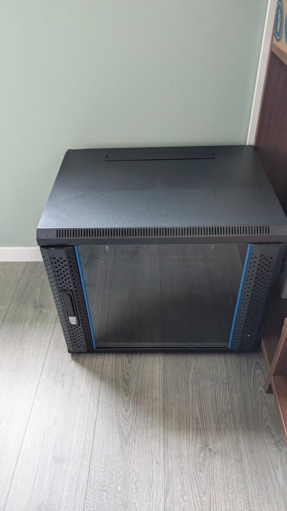 9U wandkast met glazen deur 600x450x500mm, Computers en Software, Serverkasten, Gebruikt, Glas, Plaatstaal, Ophalen