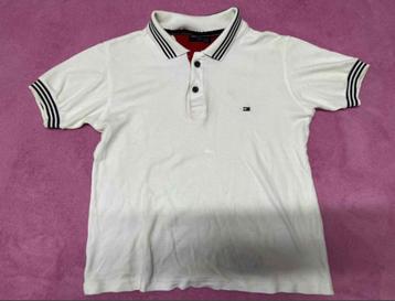 Te koop witte polo beschikbaar voor biedingen
