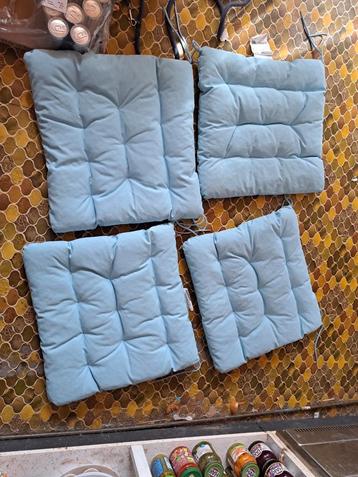 Kussens blauw beschikbaar voor biedingen