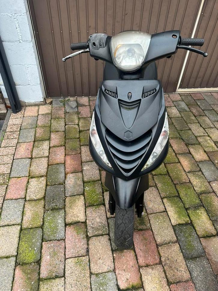 Piaggio Zip 2000 2Takt snor 2005! wokstatus:Waardepeiling!!, Fietsen en Brommers, Scooters | Piaggio, Zo goed als nieuw, Zip, Maximaal 25 km/u