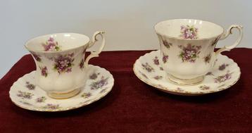 Royal Albert Sweet Violets - 2 Kopjes met Schotels beschikbaar voor biedingen