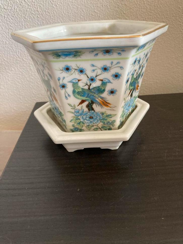 Japans porseleinen bloempot met onderschotel, Antiek en Kunst, Antiek | Porselein, Ophalen of Verzenden