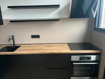 L- vorm keuken zwart met AEG appratuur beschikbaar voor biedingen