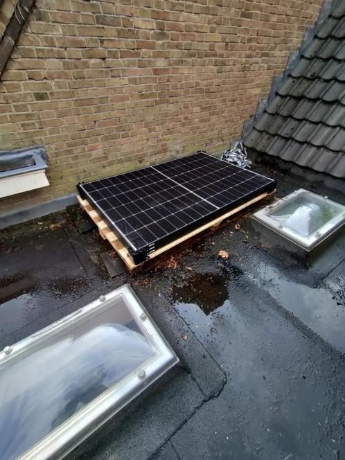 3x Zonnepanelen, Plat Dak en  Enphase omvormers, Doe-het-zelf en Verbouw, Zonnepanelen en Toebehoren, Zo goed als nieuw, Compleet systeem