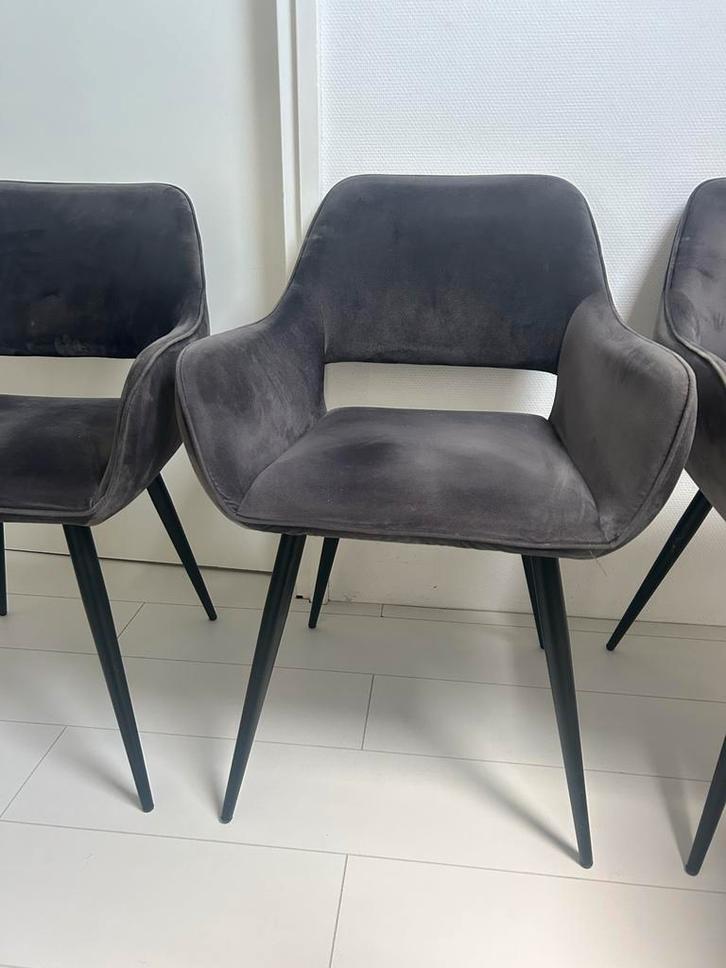 6 Woood eetkamerstoelen - Donkergrijs Velvet, van Karwei, Huis en Inrichting, Stoelen, Gebruikt, Vijf, Zes of meer stoelen, Stof