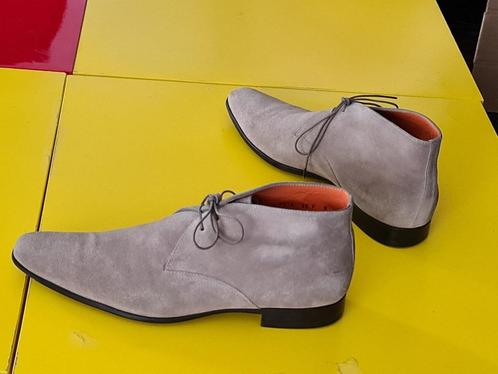 Prachtige Santoni Oger half hoog met Khaki kleur maat 43, Kleding | Heren, Schoenen, Zo goed als nieuw, Veterschoenen, Overige kleuren