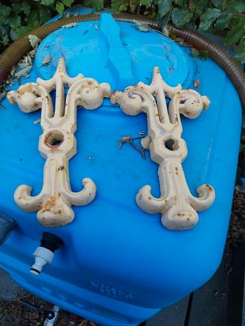 Antieke muurankers - 2 stuks beschikbaar voor biedingen