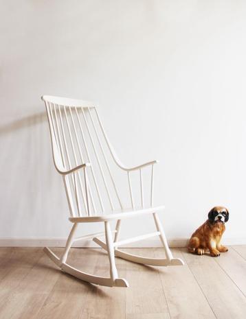 Witte vintage schommelstoel. Grandessa - Lena Larsson Nesto beschikbaar voor biedingen