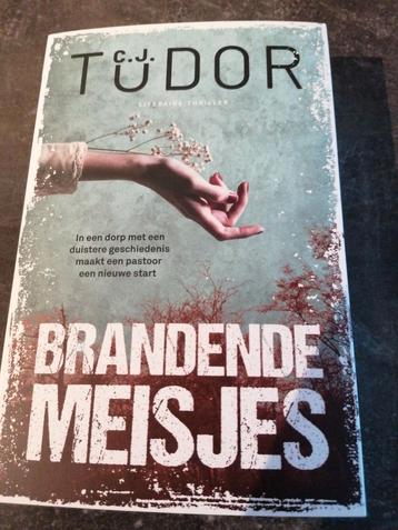 C.J. Tudor - Brandende meisjes beschikbaar voor biedingen