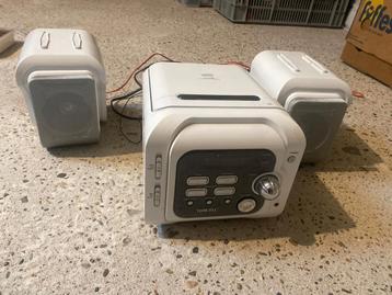 Tomtec radio/CD-speler met 2 boxjes  beschikbaar voor biedingen