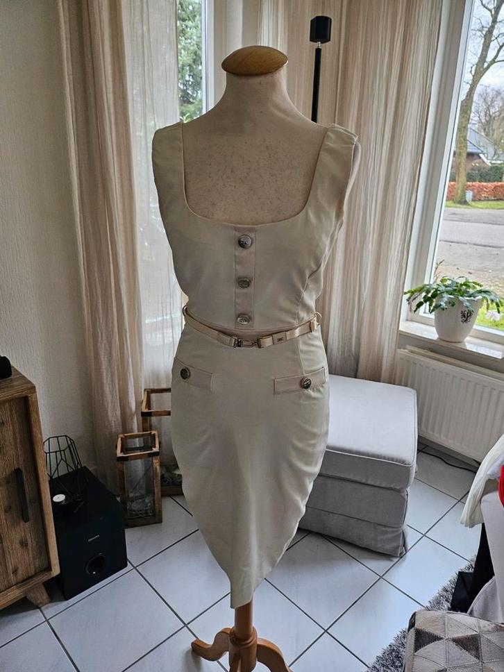 Elegante Elisabetta Franchi jurk, Kleding | Dames, Jurken, Zo goed als nieuw, Maat 34 (XS) of kleiner, Beige, Knielengte, Ophalen of Verzenden