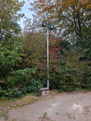 Lichtmast met 2 Lampen beschikbaar voor biedingen