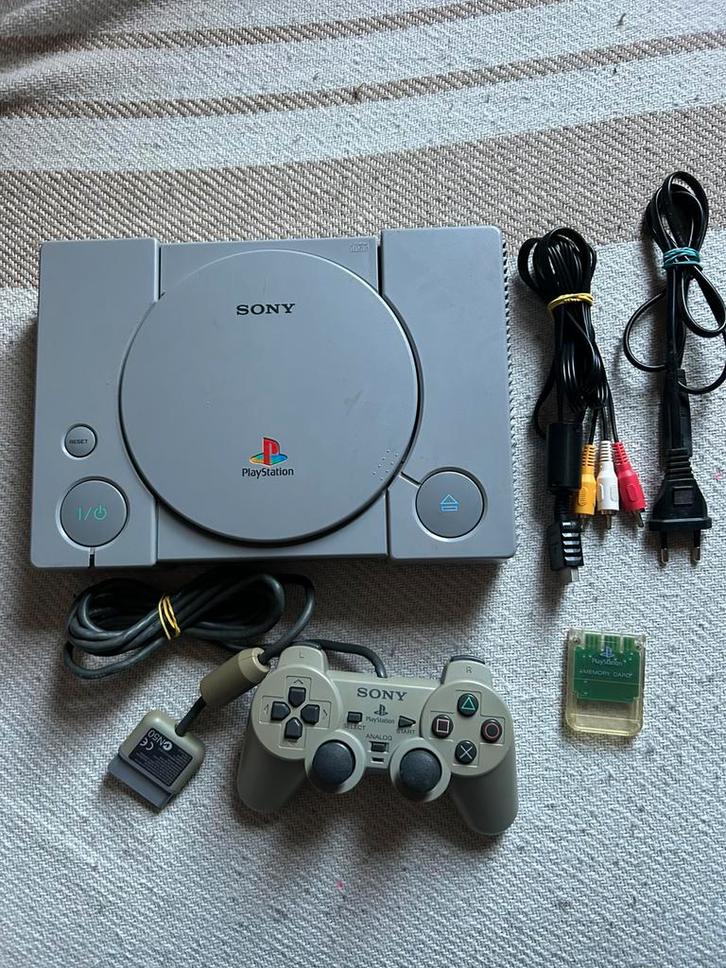 Playstation 1 Set met Memory Card, Spelcomputers en Games, Spelcomputers | Sony PlayStation 1, Gebruikt, Met 1 controller, Met geheugenkaart