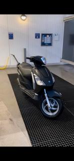 Piaggio fly 50cc 4t, Fietsen en Brommers, Scooters | Piaggio, Ophalen of Verzenden, Zo goed als nieuw, Benzine, Fly