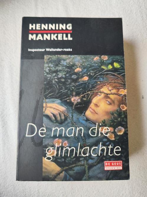De man die glimlachte - Henning Mankell, Boeken, Detectives, Zo goed als nieuw, Ophalen of Verzenden