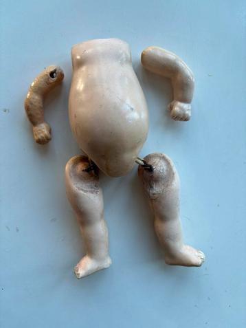 Antieke poppenlijfje voor googly pop popje beschikbaar voor biedingen