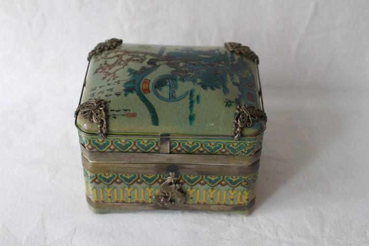 Antiek Chinese porseleinen doosje Qianlong merk, Antiek en Kunst, Antiek | Porselein, Ophalen of Verzenden