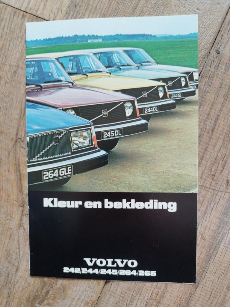 Volvo 242/244/245/264/265 Kleur en Bekleding Brochure 1977, Volvo, Zo goed als nieuw, Volvo, Ophalen of Verzenden