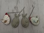 4 metalen hangers kip en paashaas, Diversen, Pasen, Ophalen of Verzenden, Zo goed als nieuw