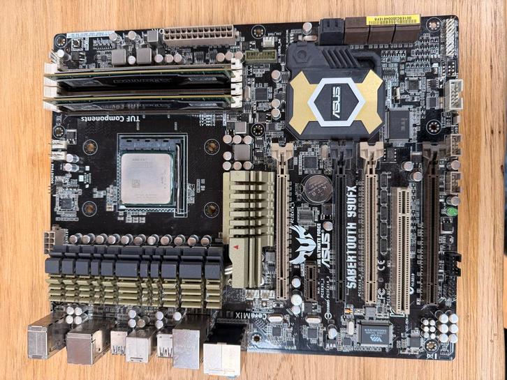 ASUS SABERTOOTH 990FX + AMD FX8350 en 8gb Ram, Computers en Software, Moederborden, Zo goed als nieuw, AMD, DDR3, Ophalen of Verzenden