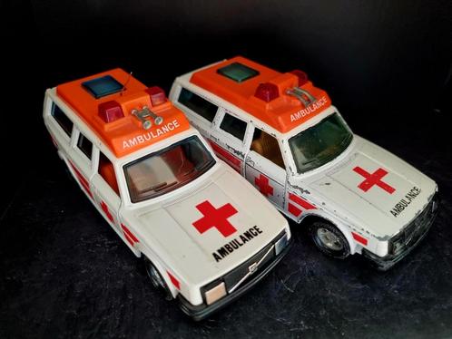 Ambulance Volvo Estate K75, Hobby en Vrije tijd, Modelauto's | 1:24, Zo goed als nieuw, Overige merken, Ophalen of Verzenden