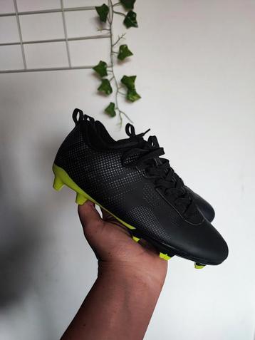 Voetbal schoenen buiten maat 33  beschikbaar voor biedingen