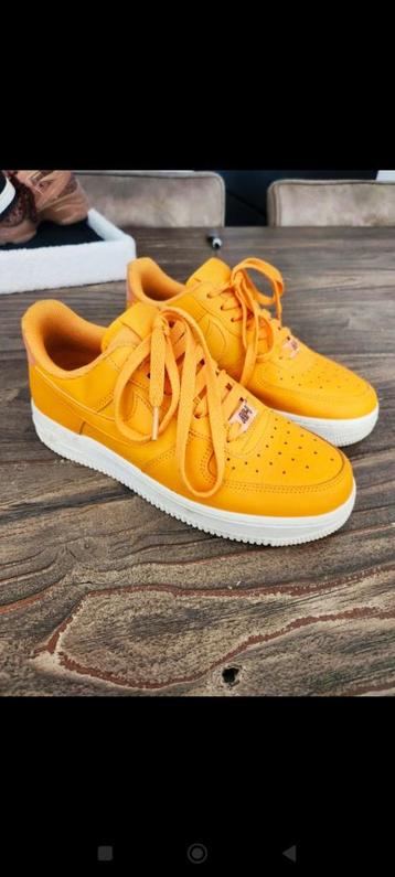 Oranje leren Nike Air Force 1 maat 37,5 beschikbaar voor biedingen
