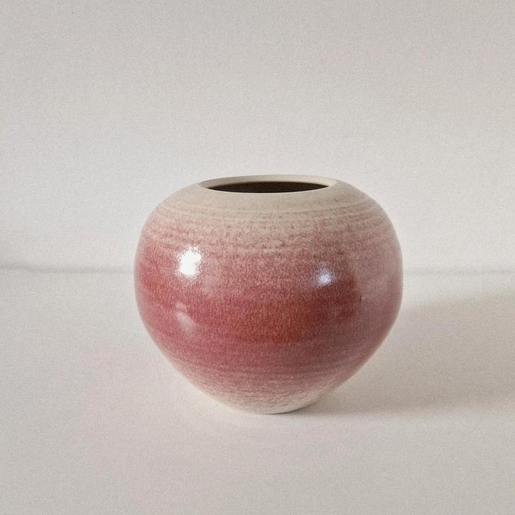 Vintage roze bol vaas keramieke vaas, Huis en Inrichting, Woonaccessoires | Vazen, Gebruikt, Overige kleuren, Minder dan 50 cm