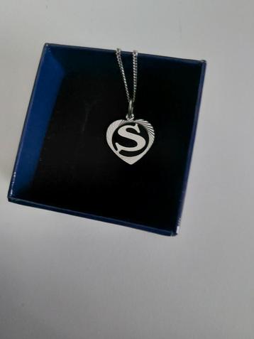Zilver ketting (lengte 45 cm) met letter "S" beschikbaar voor biedingen