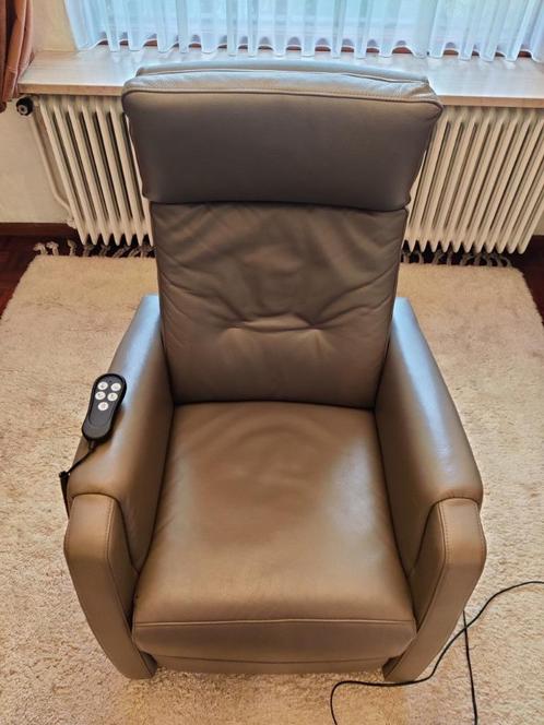 STA OP STOEL / RELAXFAUTEUIL RUMBA RECOR, Huis en Inrichting, Fauteuils, Leer, 50 tot 75 cm, Ophalen