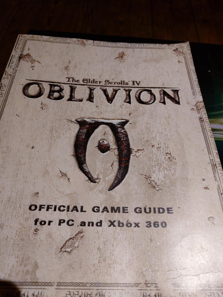 The elder scrolls IV Oblivion for PC + XBOX 360, Boeken, Ophalen of Verzenden, Gelezen, Overige onderwerpen