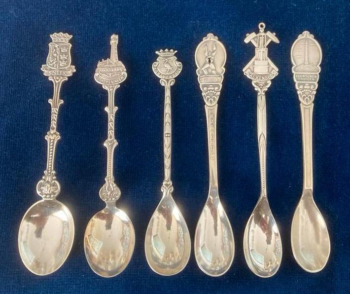 Vijf thee lepeltjes, vintage, met stadsthema., Antiek en Kunst, Antiek | Bestek, Ophalen of Verzenden