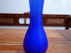 Vintage opaline vaas in blauw, Italy, 25 cm., Antiek en Kunst, Ophalen of Verzenden