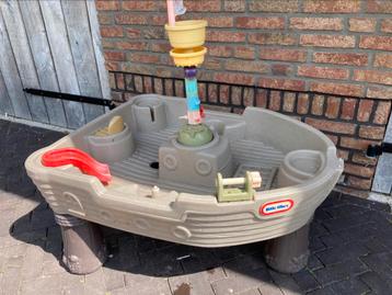 Watertafel waterboot beschikbaar voor biedingen