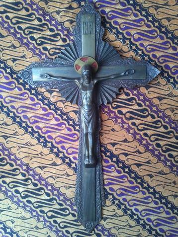 Mooie grote Art Deco kruisbeeld hanger uit Frankrijk 40,3 cm beschikbaar voor biedingen