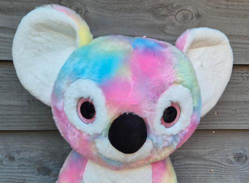 Koala knuffel groot regenboogkleur, Kinderen en Baby's, Speelgoed | Knuffels en Pluche, Zo goed als nieuw, Overige typen, Ophalen