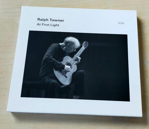 Ralph Towner - At First Light CD 2023 ECM, Cd's en Dvd's, Cd's | Jazz en Blues, Gebruikt, Jazz, 1980 tot heden, Ophalen of Verzenden