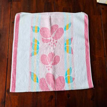 Vintage handdoek  beschikbaar voor biedingen